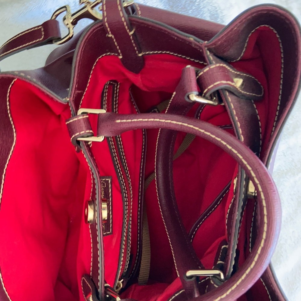 Dooney & Bourke Saffiano Burgundy Satchel Crossbody Large Barlow - Picture 5 of 10